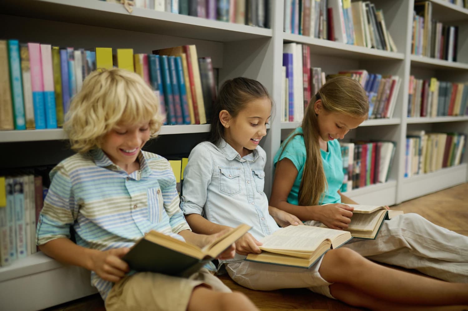niños en la biblioteca